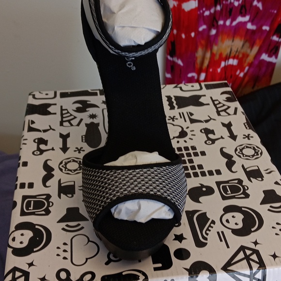 Bamboo - Picture 3 of 4